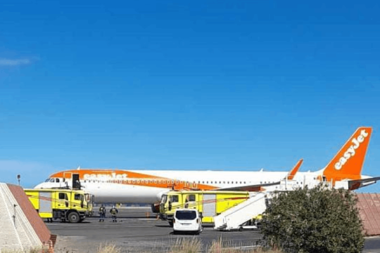 Το αεροσκάφος της easyjet μετά το επεισόδιο με την έκρηξη